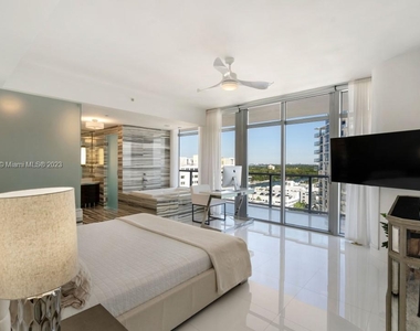 3737 Collins Ave - Photo Thumbnail 16