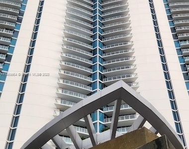 17001 Collins Ave - Photo Thumbnail 8