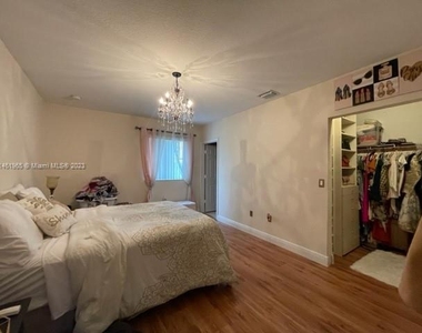 2641 Sw 83rd Ave - Photo Thumbnail 10