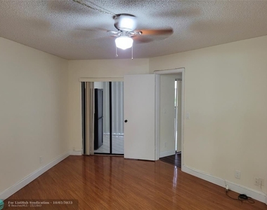 6575 W Oakland Park Blvd - Photo Thumbnail 24