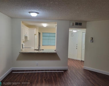 6575 W Oakland Park Blvd - Photo Thumbnail 7