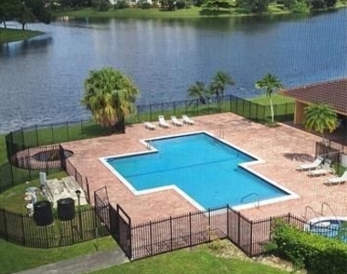 6575 W Oakland Park Blvd - Photo Thumbnail 36