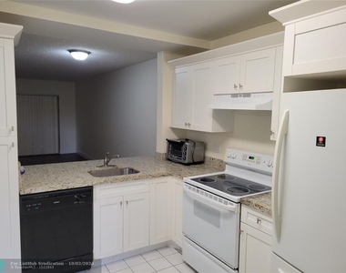 6575 W Oakland Park Blvd - Photo Thumbnail 17