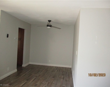 1455 E Katie Avenue - Photo Thumbnail 3