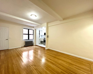 Amsterdam Ave & 102nd St - Photo Thumbnail 1