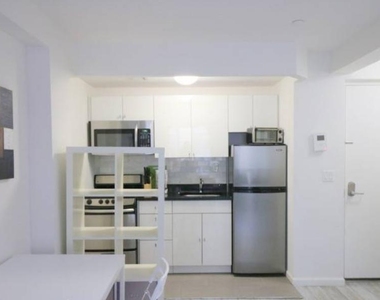 521 West 48th Street - Photo Thumbnail 3