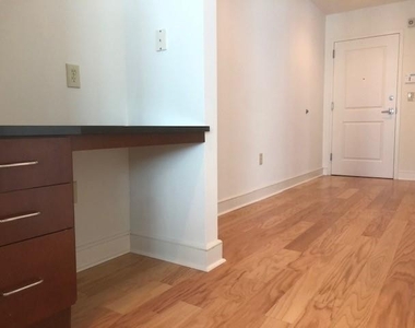 44 Peachtree Place Nw - Photo Thumbnail 1