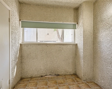 4404 W Lake Mead Boulevard - Photo Thumbnail 13