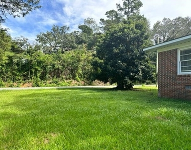 1301 Elwell Drive - Photo Thumbnail 18