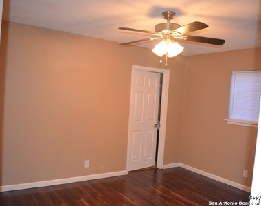 7401 Sage Oak St - Photo Thumbnail 8