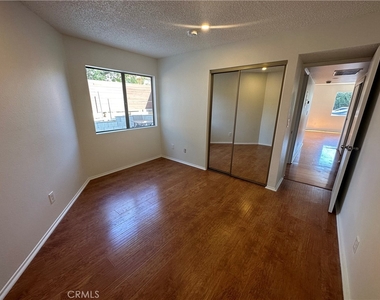 9961 Marcus Avenue - Photo Thumbnail 4