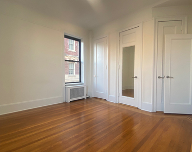 West 72nd Street off Central Park West - Photo Thumbnail 7