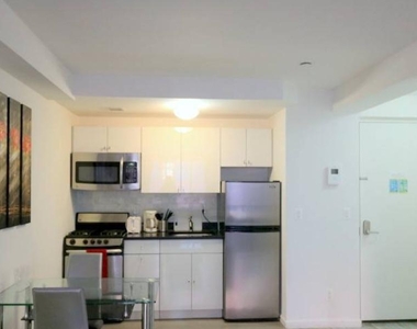 521 West 48th Street - Photo Thumbnail 3