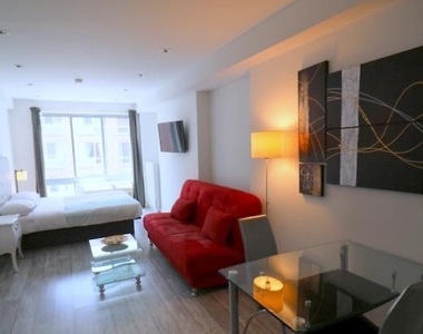 521 West 48th Street - Photo Thumbnail 3