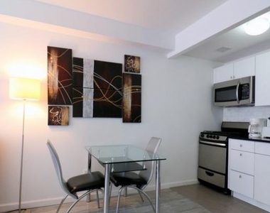 521 West 48th Street - Photo Thumbnail 5