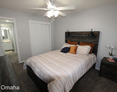 6320-6410 South 72nd Street - Photo Thumbnail 10