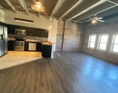 1105 Harney Street - Photo Thumbnail 4