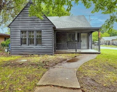 103 N Knoxville Ave - Photo Thumbnail 1