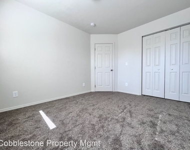 3134 N Blue Springs Ave - Photo Thumbnail 32