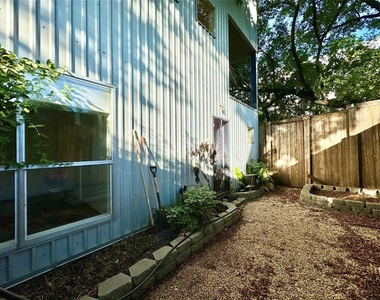 4214 Swiss Avenue - Photo Thumbnail 13