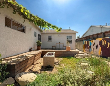 861 Warren Ave - Photo Thumbnail 24