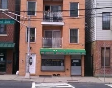 355 West Side Ave - Photo Thumbnail 4