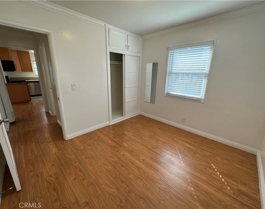 8821 Reading Avenue - Photo Thumbnail 5