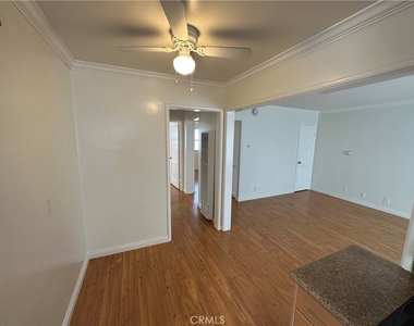 8821 Reading Avenue - Photo Thumbnail 11