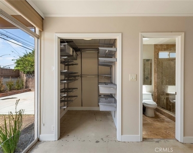 840 E Palmdale Avenue - Photo Thumbnail 18