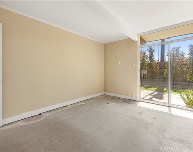 840 E Palmdale Avenue - Photo Thumbnail 32