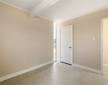 840 E Palmdale Avenue - Photo Thumbnail 21