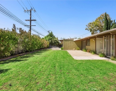 840 E Palmdale Avenue - Photo Thumbnail 16