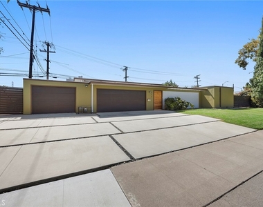 840 E Palmdale Avenue - Photo Thumbnail 28