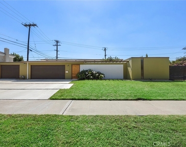 840 E Palmdale Avenue - Photo Thumbnail 14