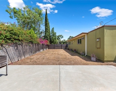 840 E Palmdale Avenue - Photo Thumbnail 27