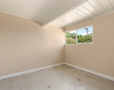 840 E Palmdale Avenue - Photo Thumbnail 24