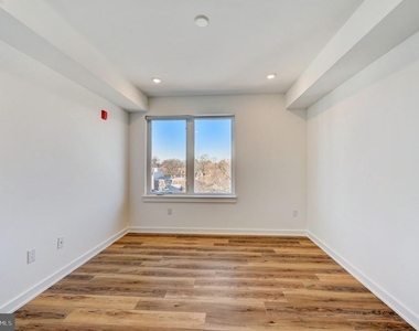 212 W Rittenhouse St - Photo Thumbnail 7