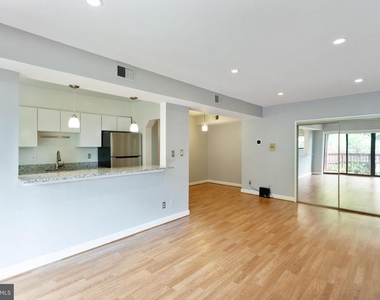 208 Skyhill Rd - Photo Thumbnail 5