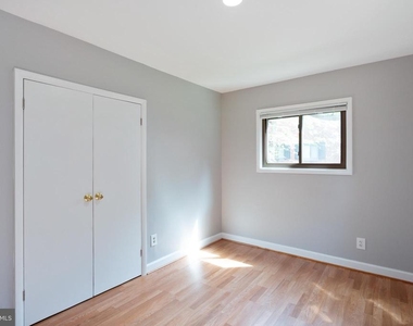 208 Skyhill Rd - Photo Thumbnail 16