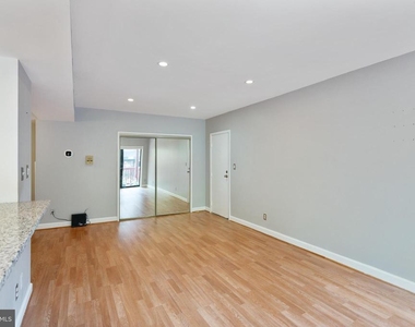 208 Skyhill Rd - Photo Thumbnail 4