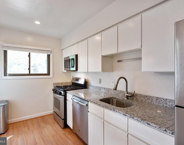 208 Skyhill Rd - Photo Thumbnail 12