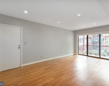 208 Skyhill Rd - Photo Thumbnail 3