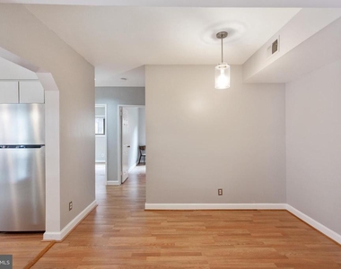 208 Skyhill Rd - Photo Thumbnail 6