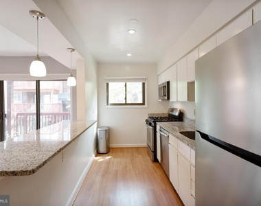 208 Skyhill Rd - Photo Thumbnail 10