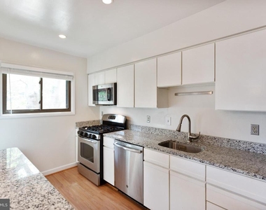 208 Skyhill Rd - Photo Thumbnail 11