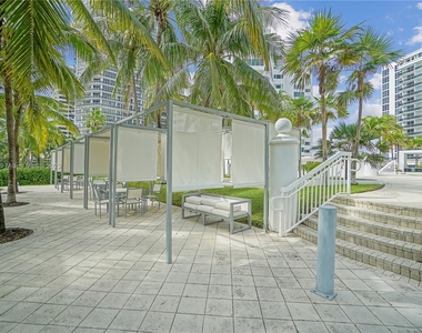 10275 Collins Ave - Photo Thumbnail 21