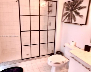 888 Biscayne Blvd - Photo Thumbnail 15