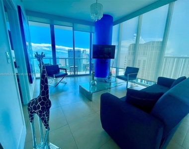 888 Biscayne Blvd - Photo Thumbnail 20