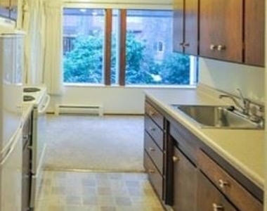 611 Harvard Ave E - Photo Thumbnail 1
