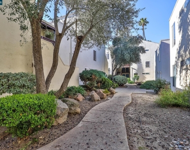 2500 Laguna Cir - Photo Thumbnail 9